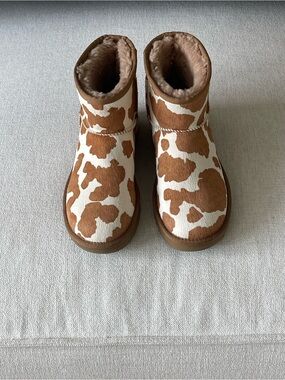 UGG Classic Mini Cow Print Calf Hair Boots Women’s Size 7 NWT Rare Western